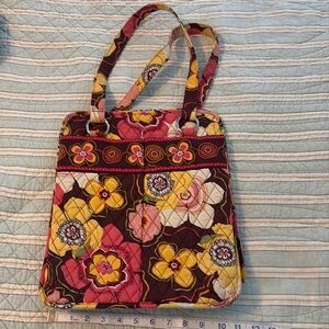 Vera Bradley shoulder bag in Buttercup flat with 2 pockets covering entire front